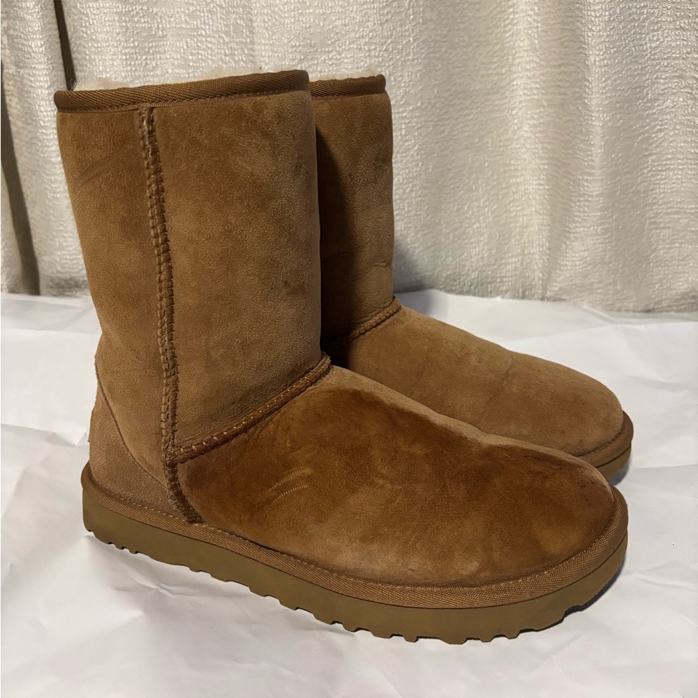 Women’s brown Ugg Boots. Size 8